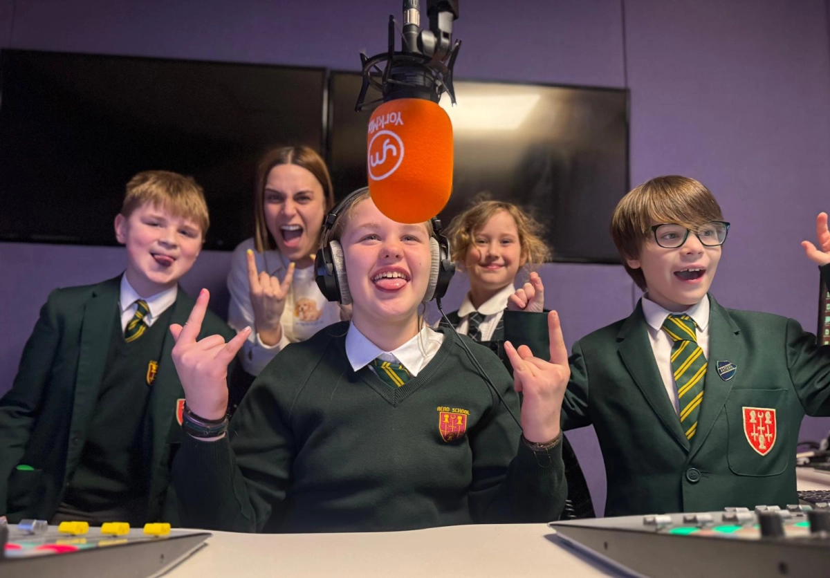 I Love My Life - Read School sing for Comic Relief